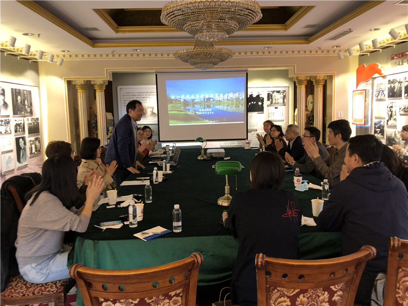 民建大连市委会副主委刘立教授做《咨政报告选题与撰写》主题讲座.jpg