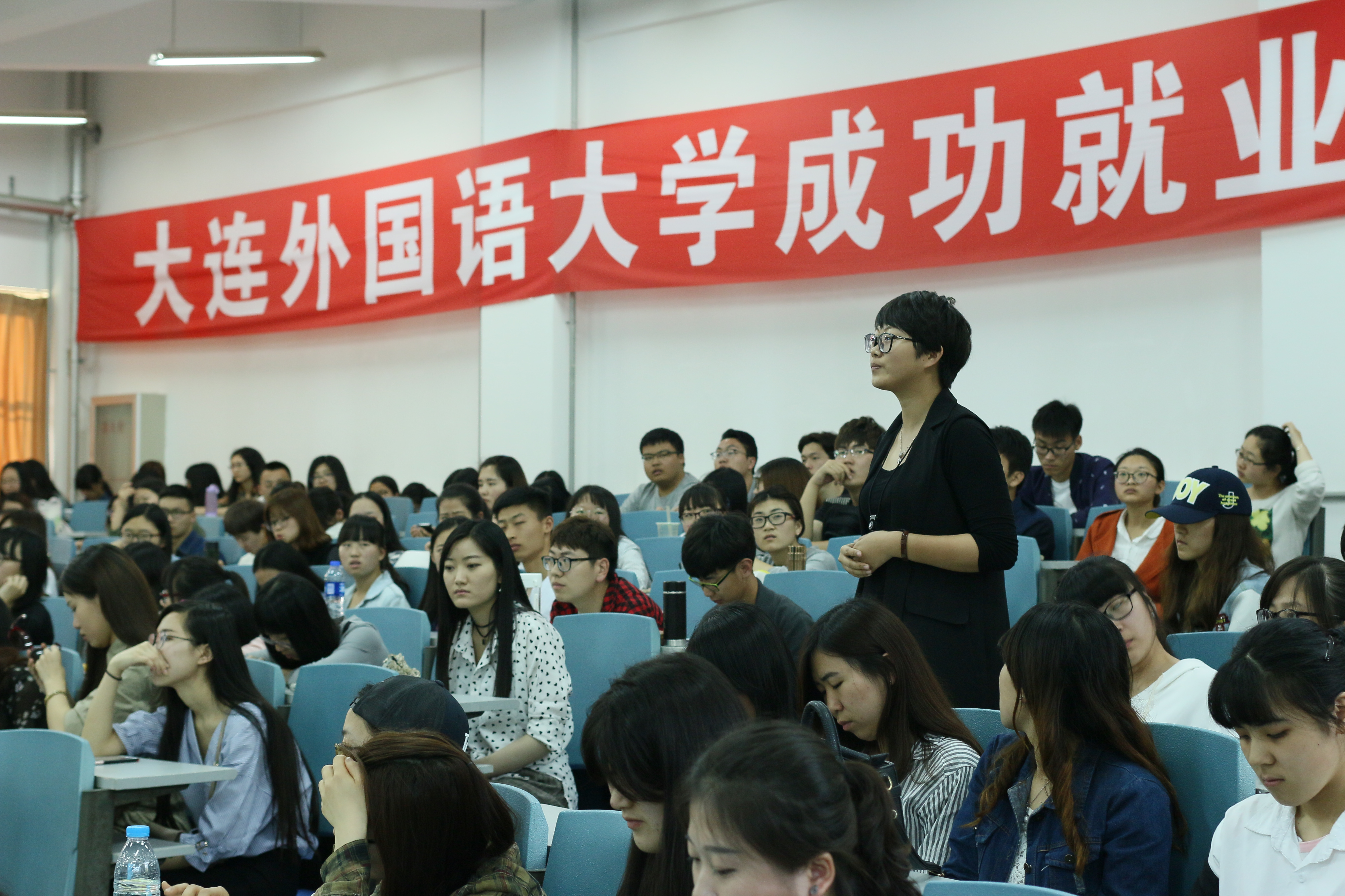 学生提问.JPG