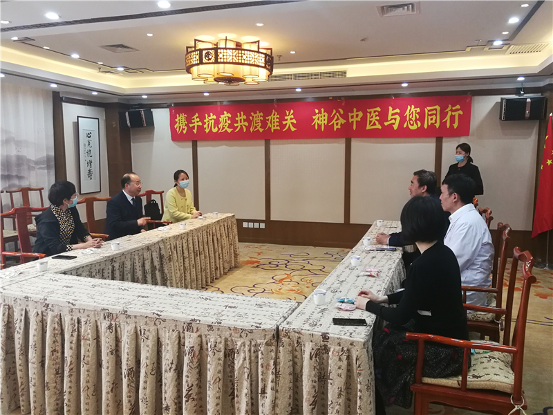 大连神谷中医医院向我校捐赠“防疫香包”1800个