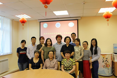 图片4：孙玉华教授与孔子学院全体教师合影_副本.jpg