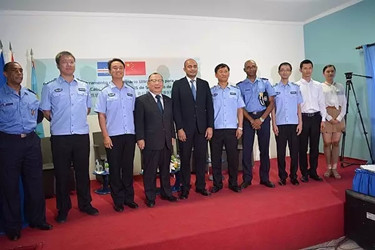 与驻佛大使、佛内政部长、佛最高警监_副本.jpg