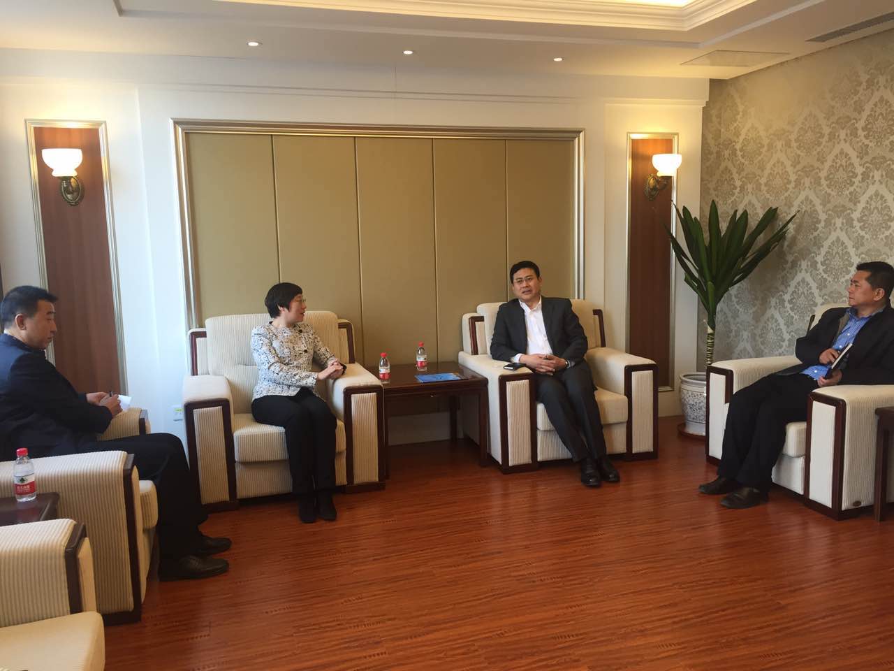 会见照片.jpg