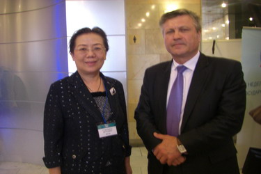 校长孙玉华与阿尔泰国立大学校长合影.jpg