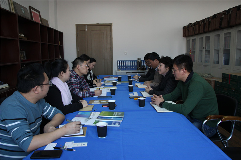 双方进行友好会谈.jpg