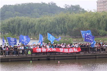 新月桥系旗.jpg