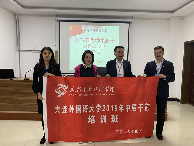 1开班仪式授旗.jpg