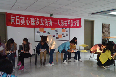 同学们主动记住他人姓名_.jpg