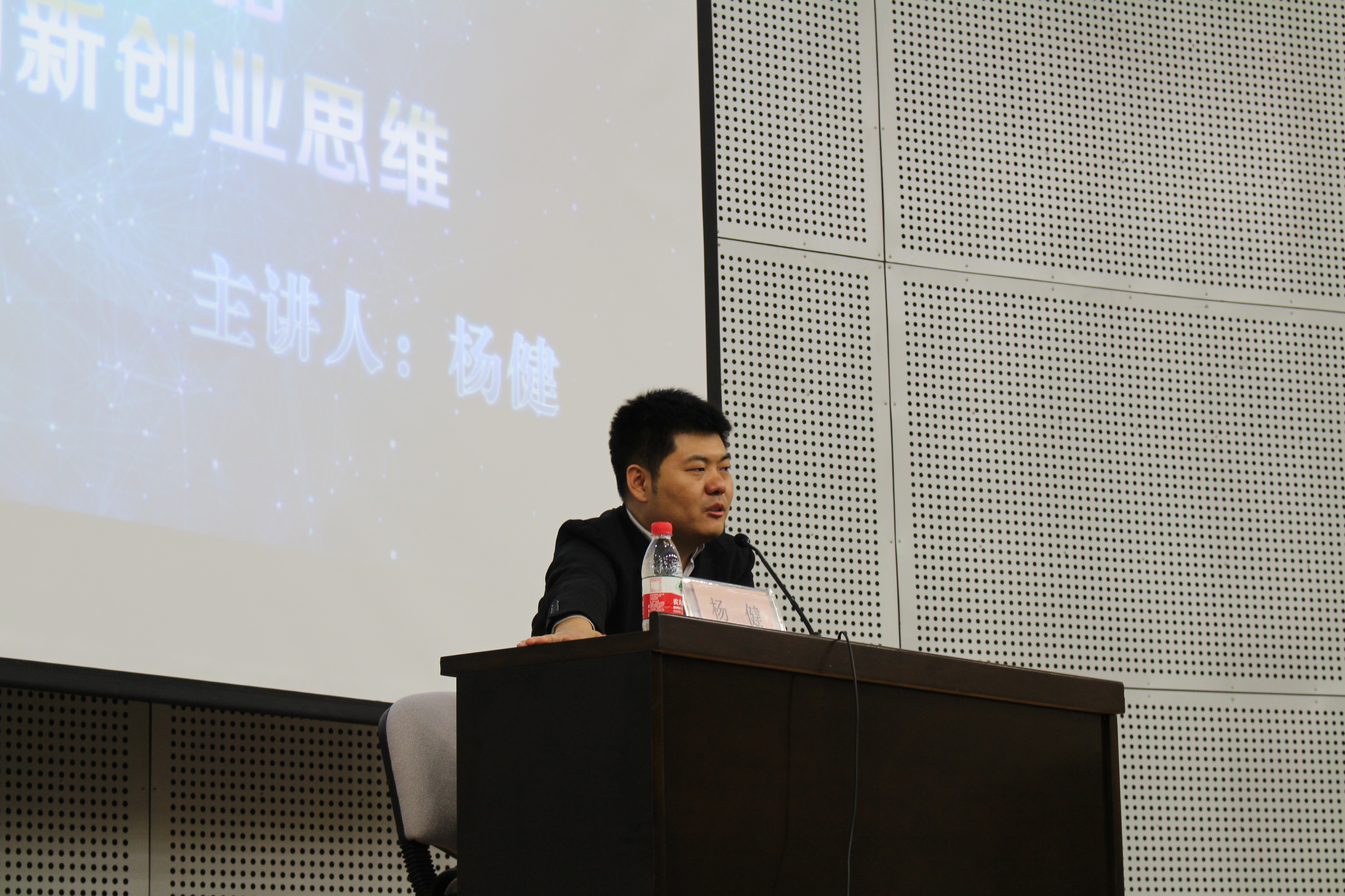 报道3.jpg