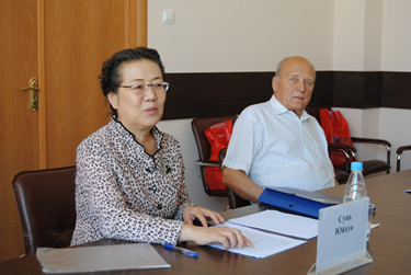 图片1：孙玉华教授在“上合大学项目与‘一带一路’战略对接圆桌会议”发言_副本.jpg