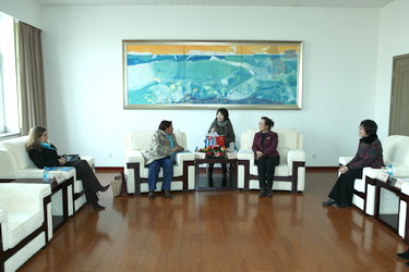 IMG_13孙玉华校长会见古巴哈瓦那大学副校长卡斯特亚诺斯女士一行莅临我校访问2.jpg