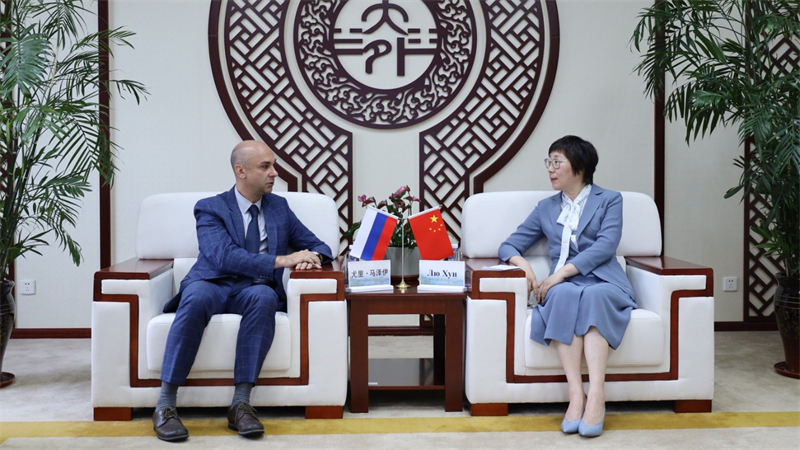 莫斯科国立大学副校长马泽伊一行访问我校