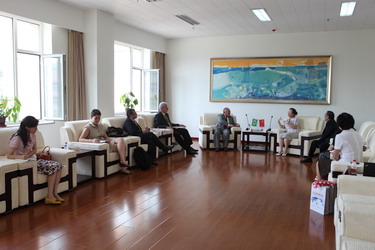 孙院长会见巴西努斯大学客人照片.jpg