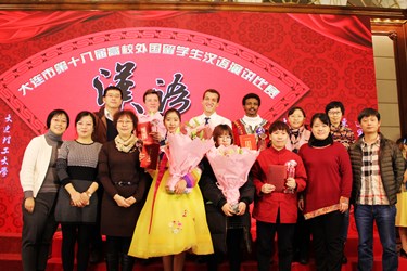 指导教师和获奖选手合影_副本.jpg